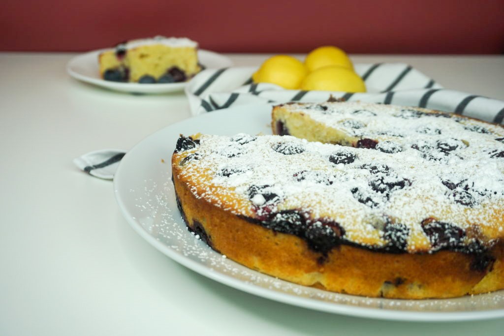 the sliced blueberry cake 