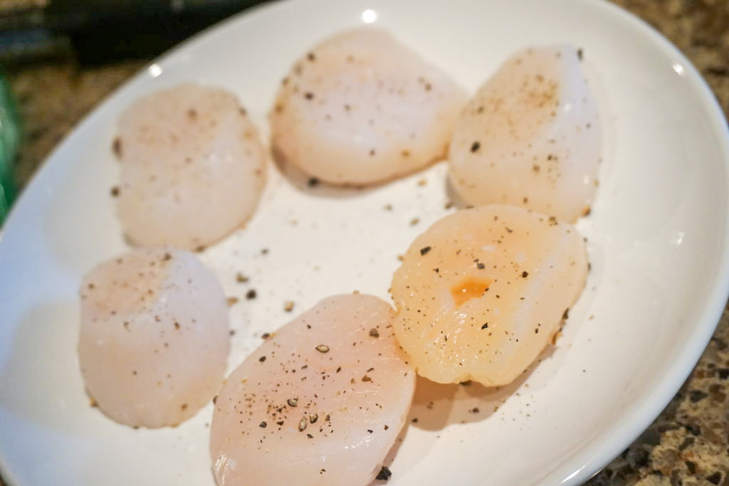 seasoning the scallops 