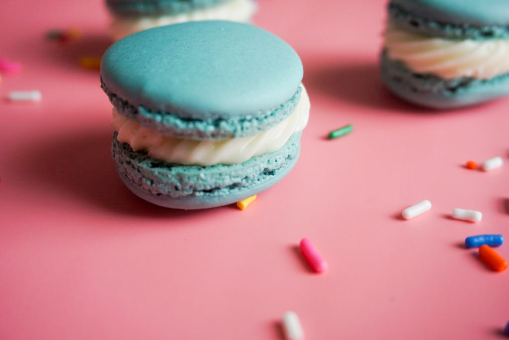 blue velvet macarons 