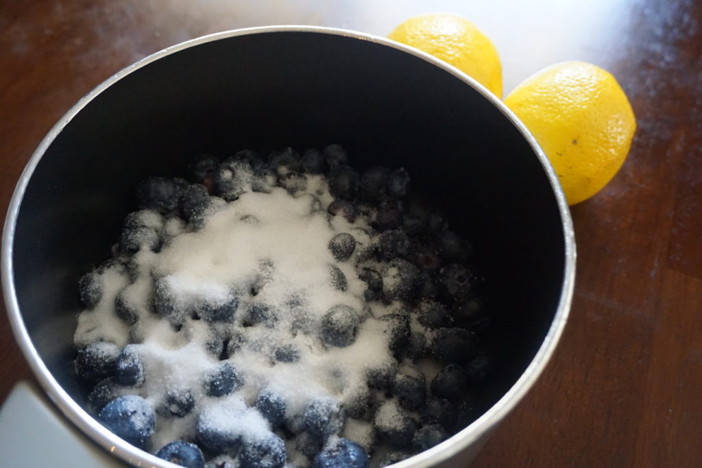 Blueberries with sugar and lemons 