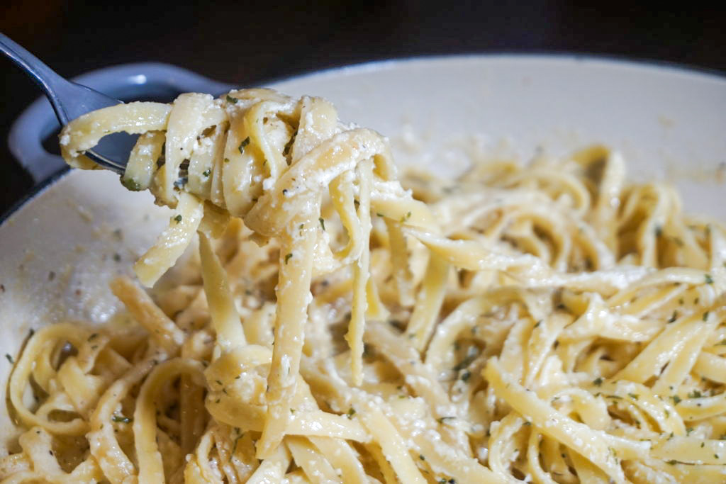 Fork filled with fettuccine Alfredo